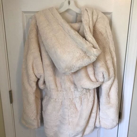 Women’s NWOT Moon River jacket. It is faux fur and belted and hooded size M